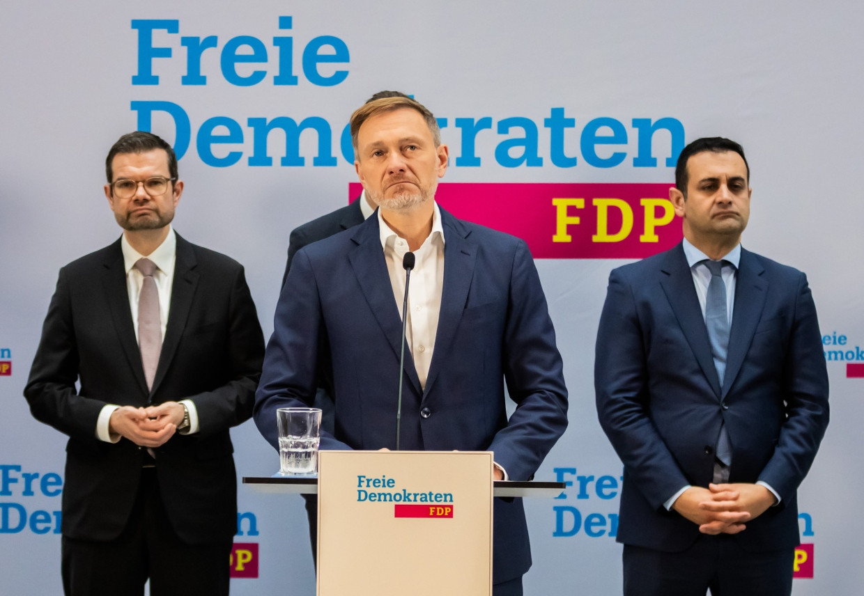 Haben die Liberalen der röchelnden Koalition schon seit September die Luft abgewürgt? FDP-Chef Christian Lindner mit Mitstreitern am 7. November.