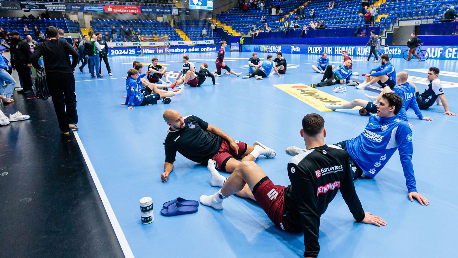 Die Mannschaften von TBV Lemgo Lippe und 1. VfL Potsdam: Ihr Spiel konnte nicht fortgesetzt werden.