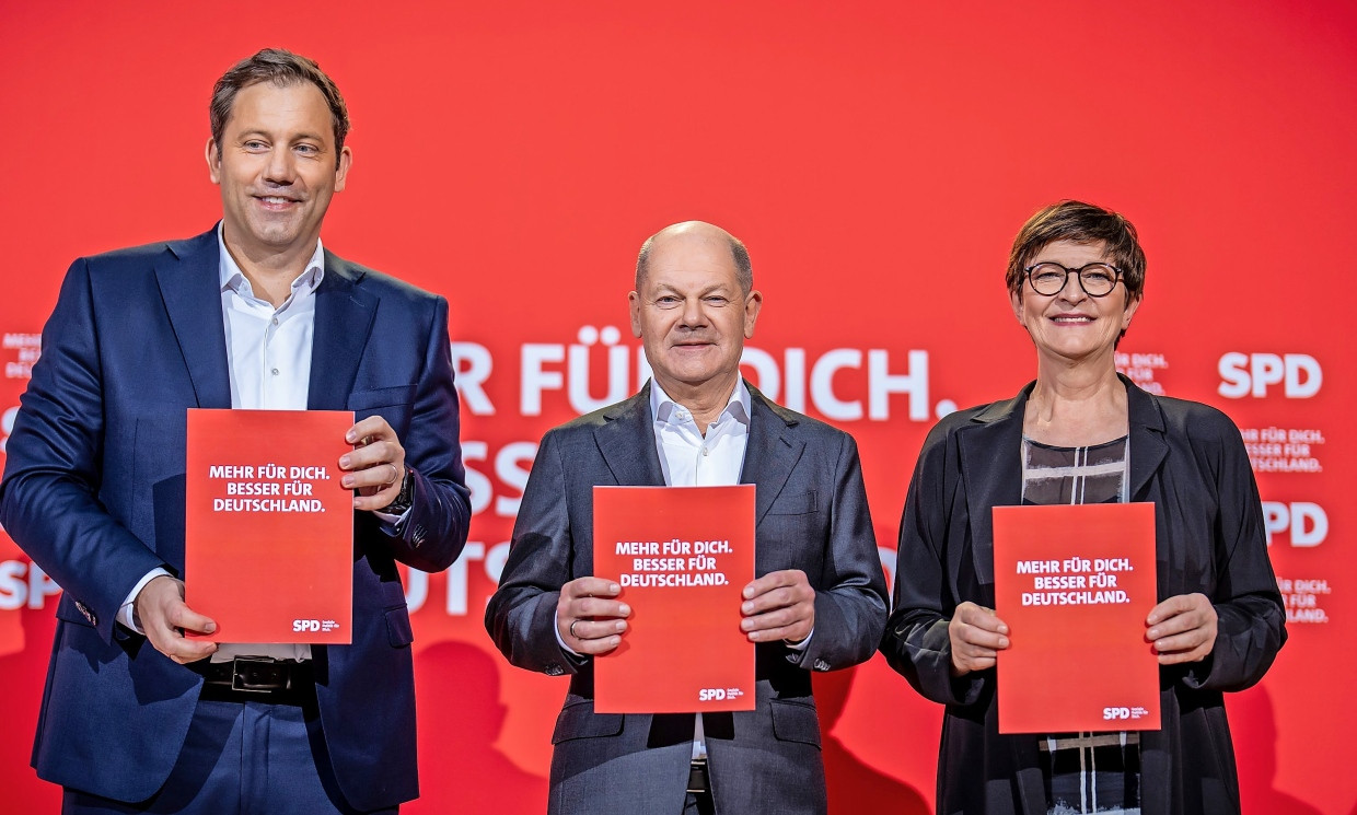 Der Ko-Vorsitzende der SPD, Lars Klingbeil, Bundeskanzler Olaf Scholz und die Ko-Vorsitzende Saskia Esken am Dienstag in Berlin