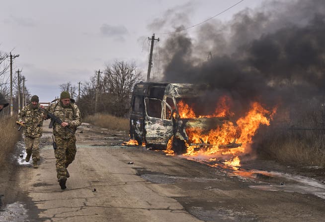 Russland zerstörte im November diesen ukrainischen Kleinbus nahe der Stadt Bachmut mit einer Drohne.