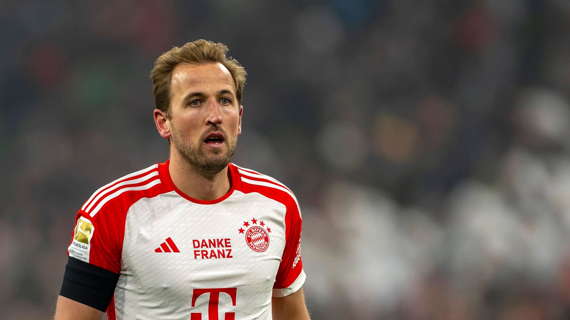 Harry Kane mit Trauerflor: Die DFL empfiehlt das Tragen nach dem Anschlag in Magdeburg.