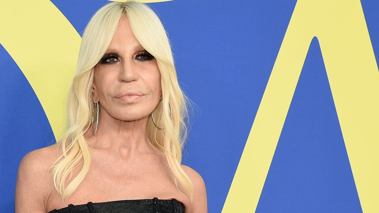 Donatella Versace: Die Designerin feiert nächstes Jahr ihren 70. Geburtstag.