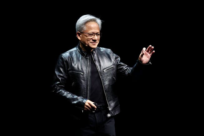 Jensen Huang, 61 Jahre, trägt in der Öffentlichkeit immer eine schwarze Lederjacke.