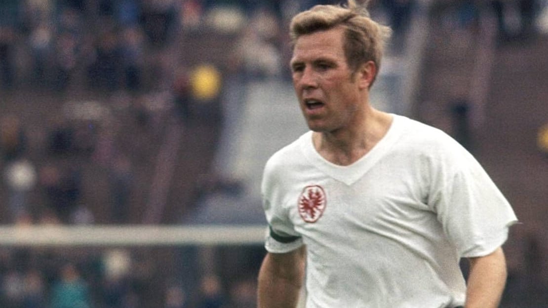 Dieter Lindner bei einem Spiel Ende der 1960er Jahre: Rund zehn Jahre zuvor wurde er Meister mit der Eintracht.