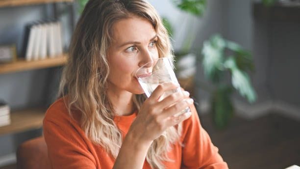 Streng kontrolliert: Leitungswasser kann je nach Region unterschiedlich schmecken, was durch die Wasserhärte beeinflusst wird.