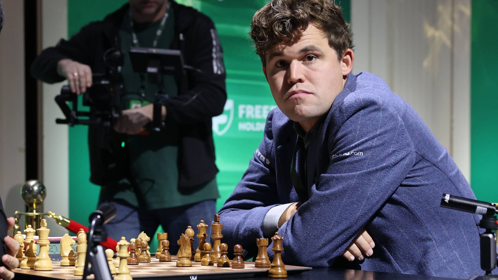 Magnus Carlsen: Der Norweger löst bei der Schnellschach-Weltmeisterschaft in New York großen Wirbel aus.