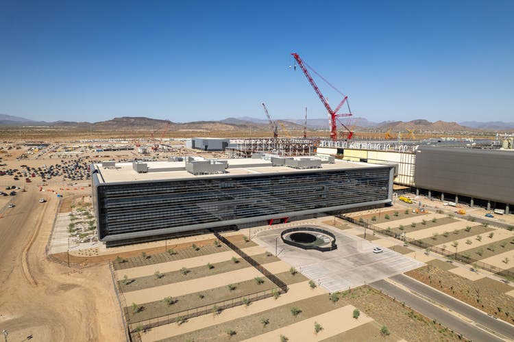 Hier schreibt Arizona Geschichte: die riesige TSMC-Baustelle in der kargen Landschaft der Sonora-Wüste.