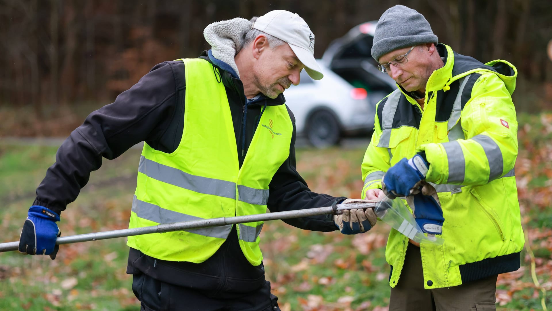 Sachverständige bei Messungen in Radon-Vorsorgegebieten in Thüringen.