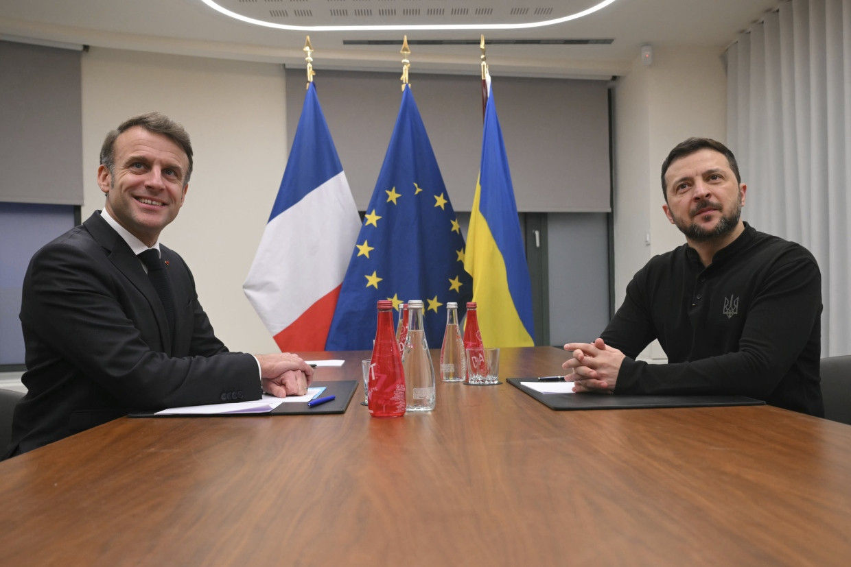 Treffen in Brüssel: Frankreichs Präsident Emmanuel Macron (l.) und der ukrainische Präsident Wolodymyr Selenskyj