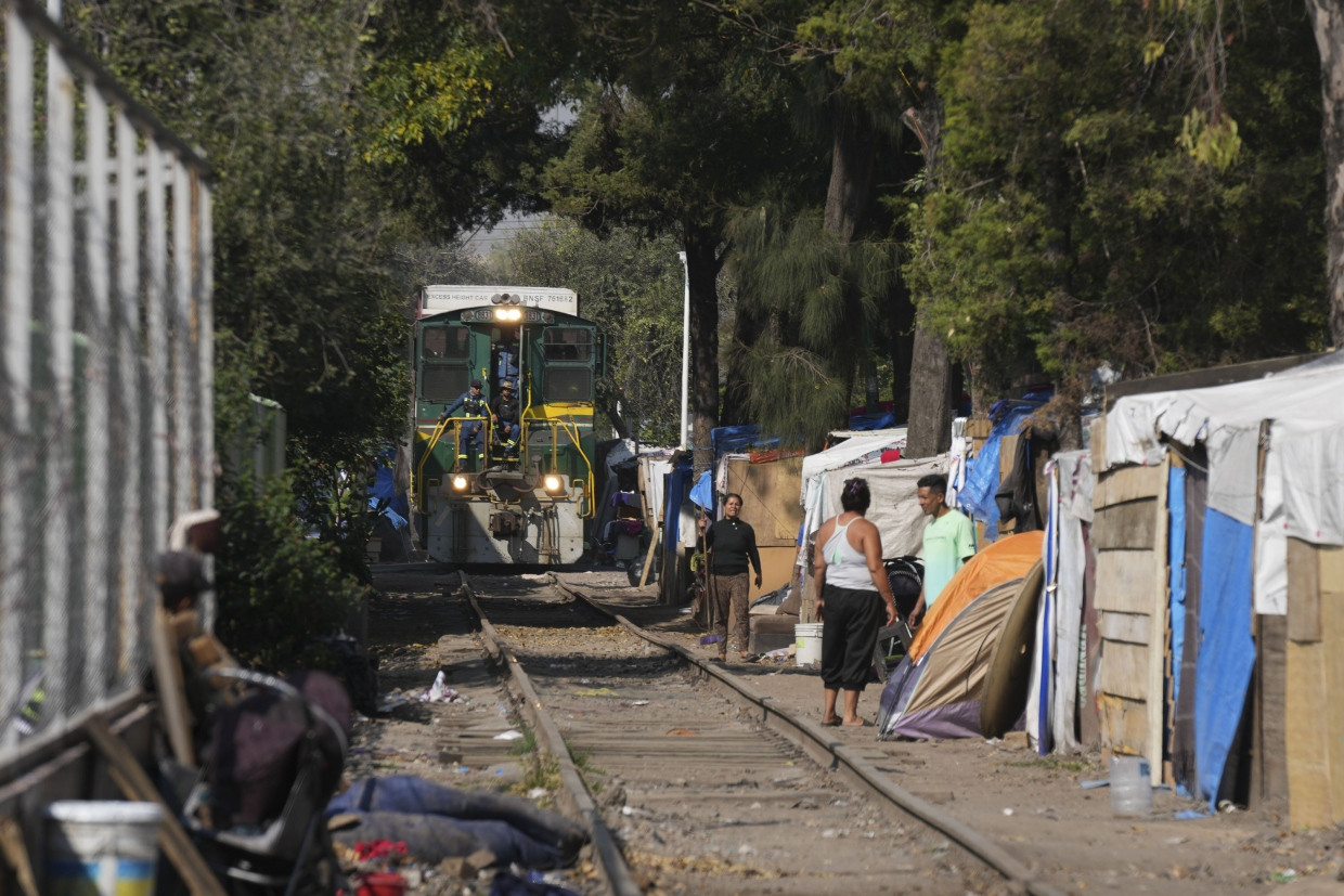 Katstrophale hygienische Bedingungen: Migranten-Lager an einer Bahnstrecke in Mexiko-Stadt