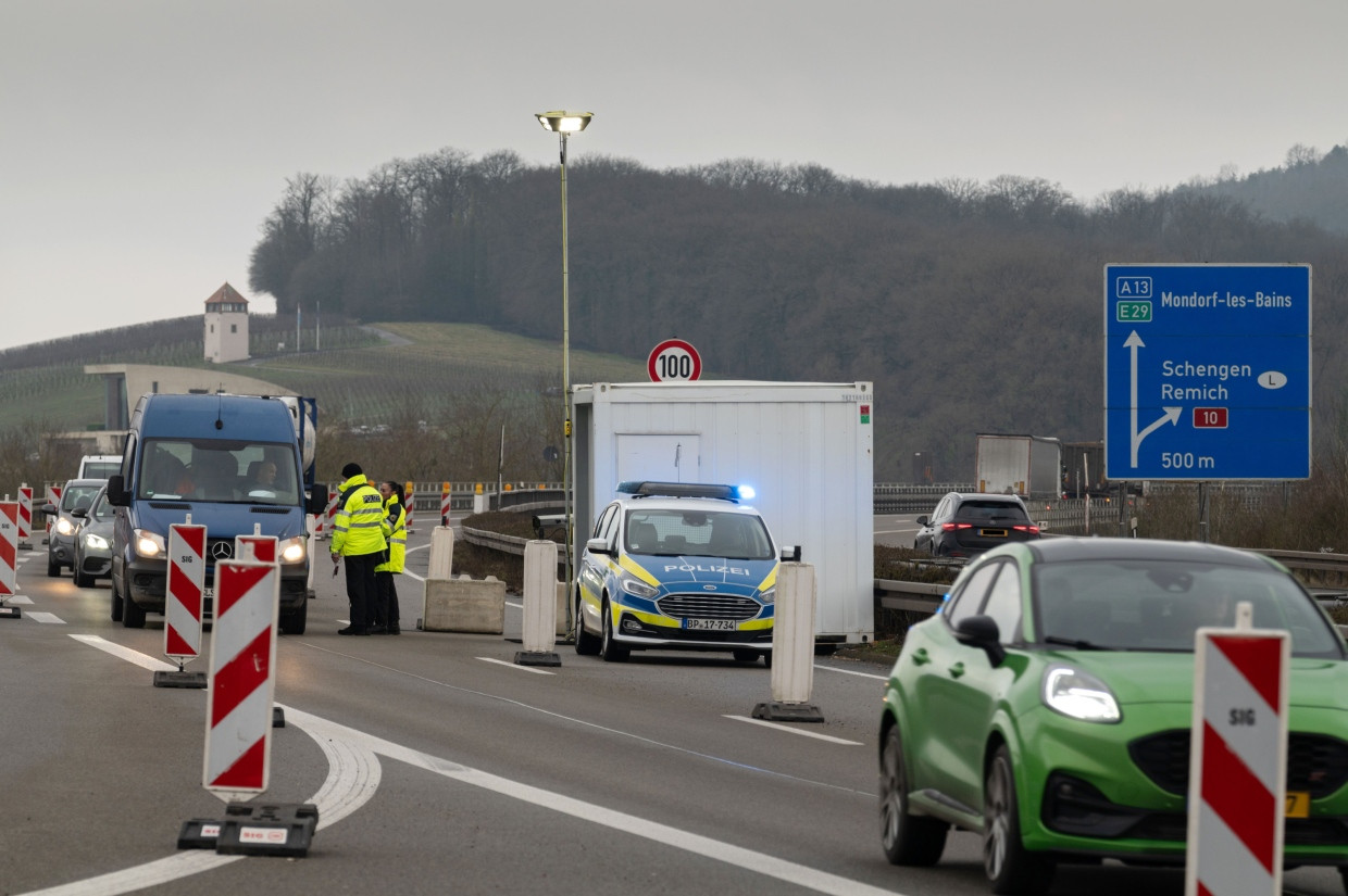 Grenzkontrollen der Bundespolizei an der luxemburgisch-deutschen Grenze auf der Autobahn 8, hier am 23. Januar