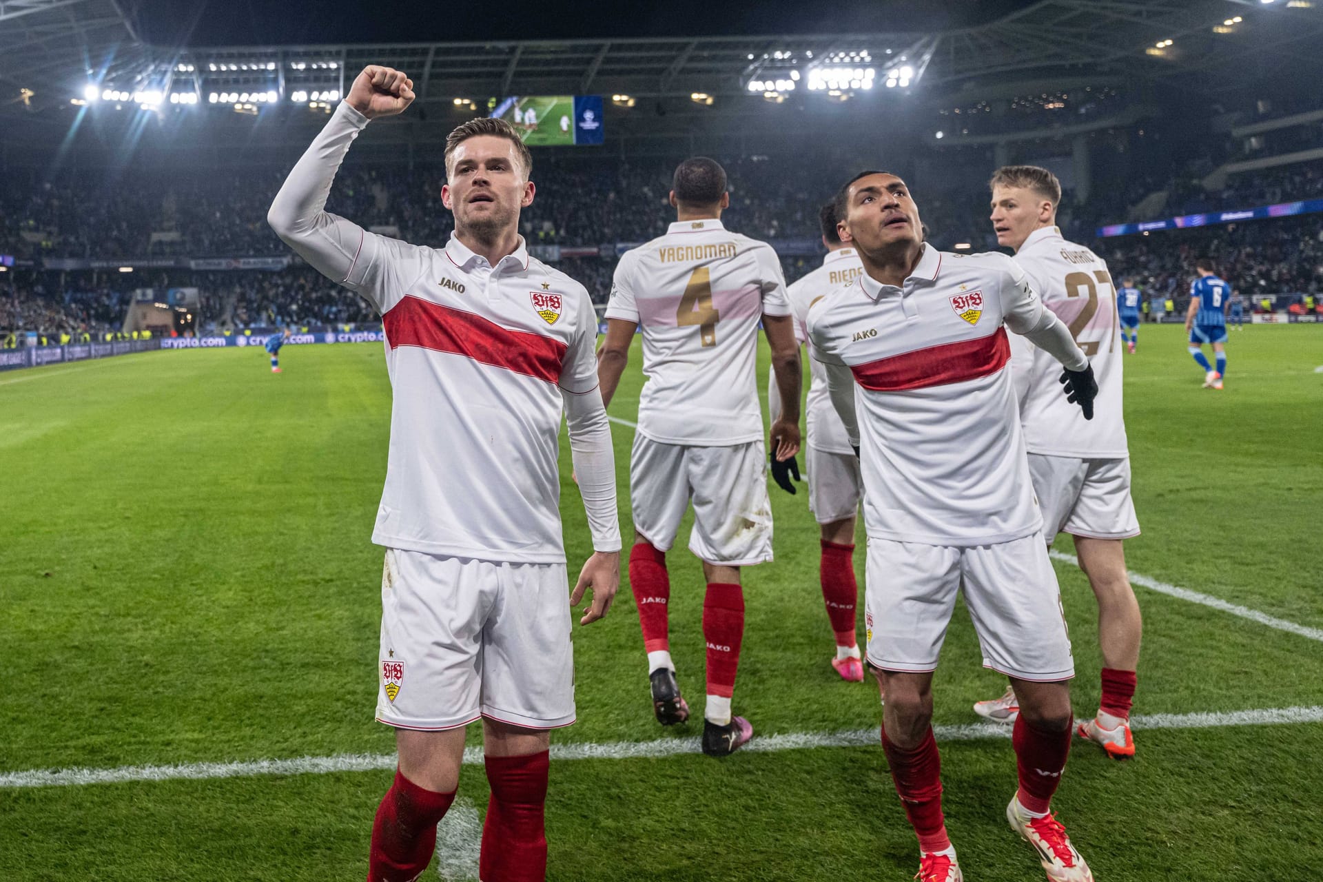 Die Stuttgarter jubeln: Der VfB steht derzeit mit zehn Punkten auf dem 24. Tabellenrang.