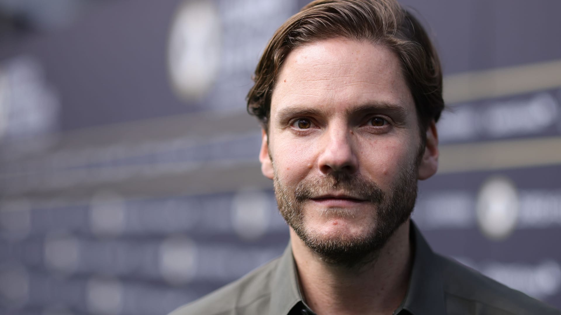 Daniel Brühl: Der Schauspieler kam in Begleitung zu den Oscars.