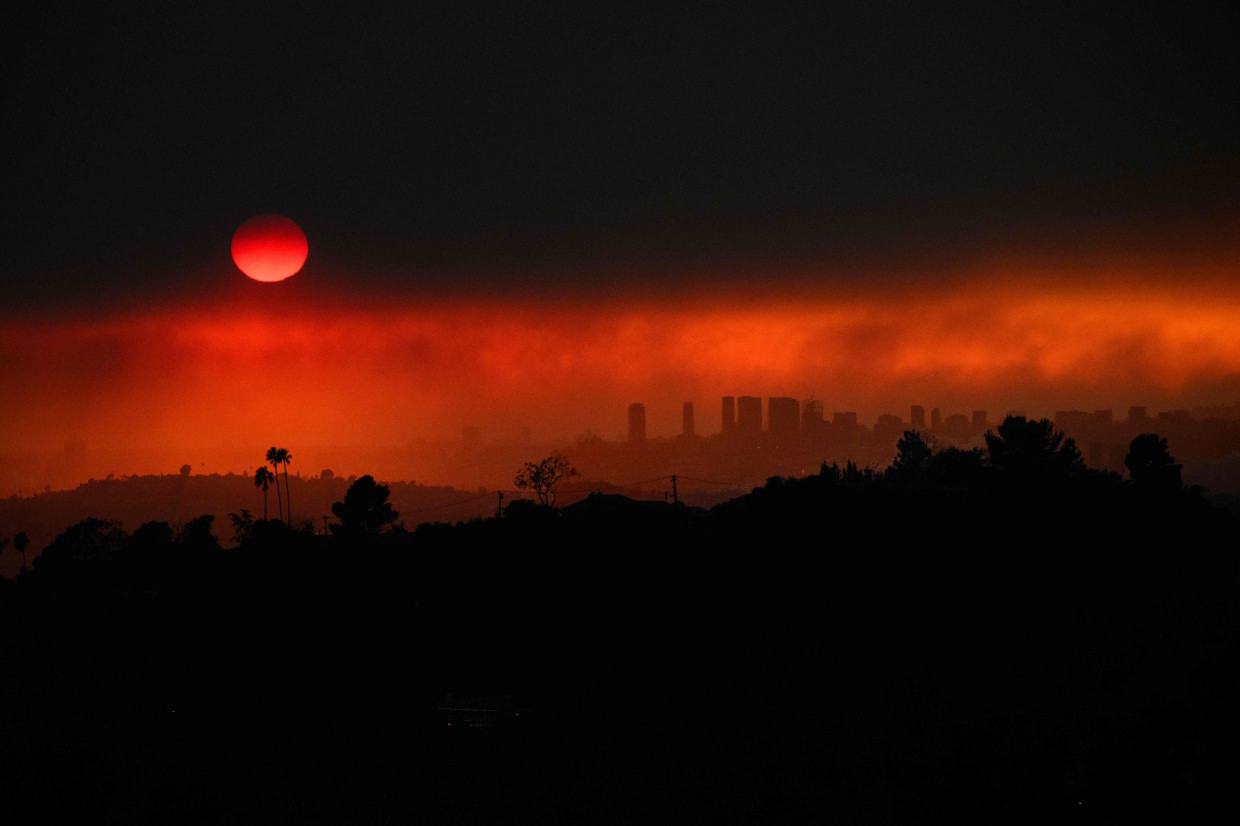 Blick auf Los Angeles am Mittwoch: Das Eaton- und das Palisades-Feuer breiten sich weiter aus.