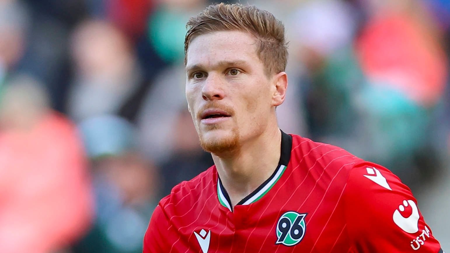 Marcel Halstenberg: Er muss mit Hannover 96 einen Tag früher als ursprünglich geplant spielen.