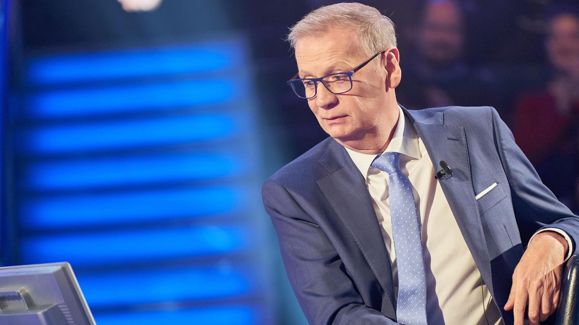 Günther Jauch: Der Moderator sieht sich die Frage an und ist zunächst einigermaßen entsetzt.