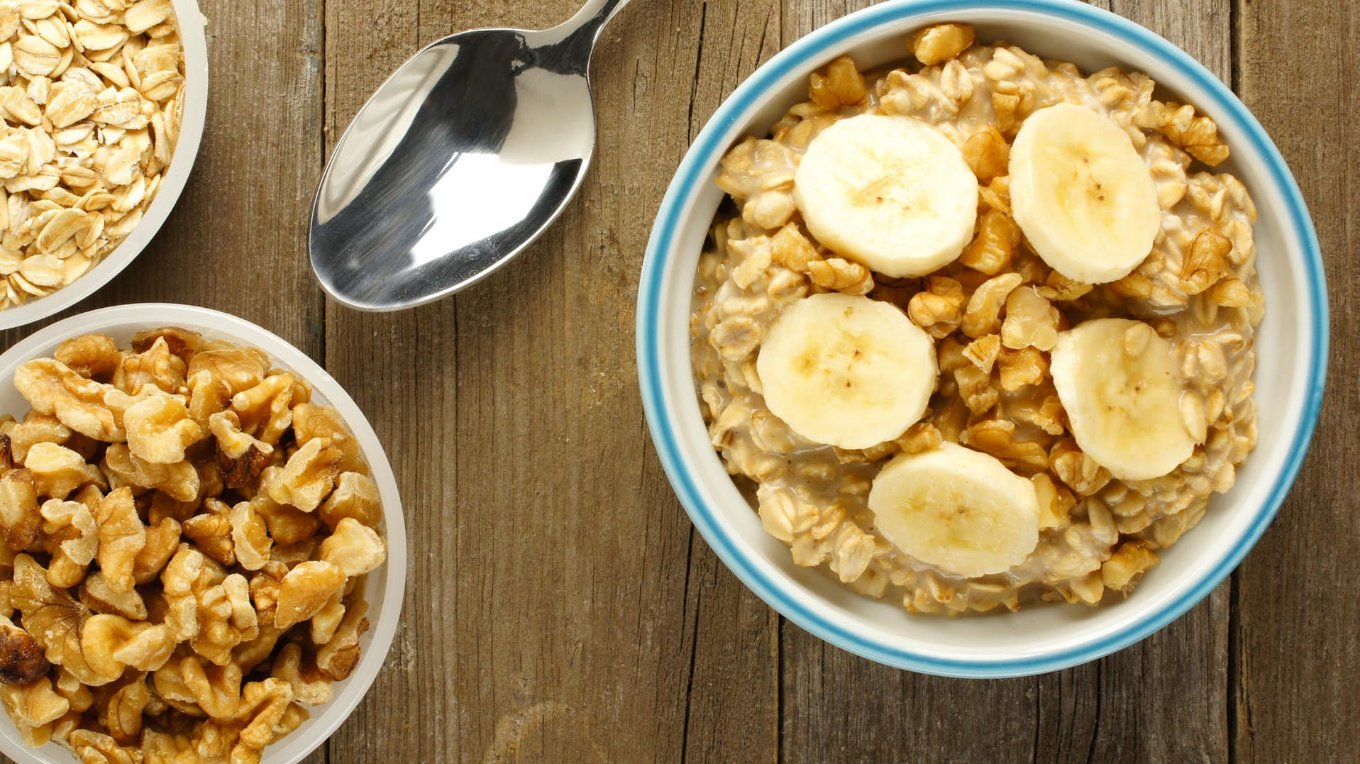 Lebensmittel wie Walnüsse, Haferflocken und Bananen stecken voller Magnesium.