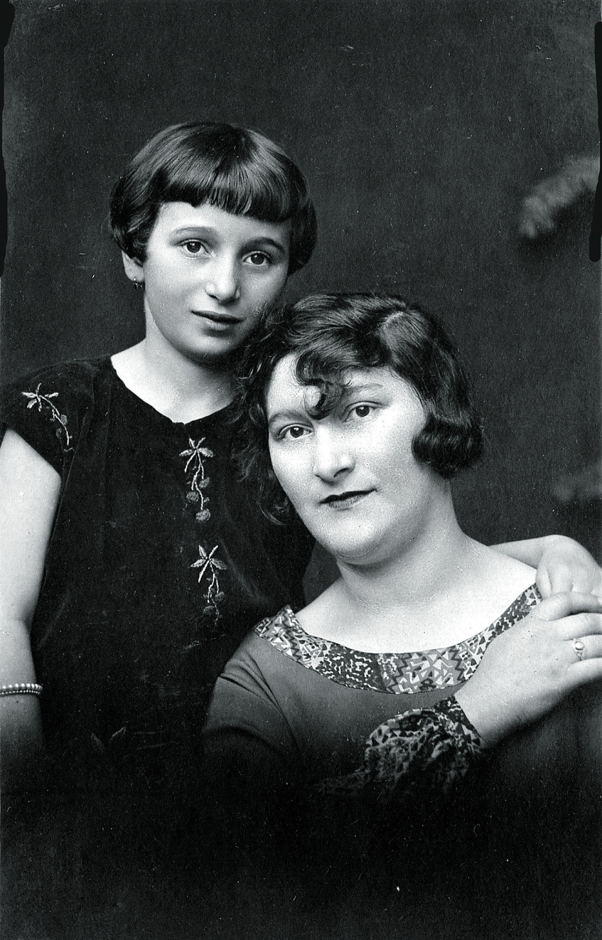 Leokadia als junges Mädchen.  Das Foto stammt wie die anderen aus dem Buch „Brechen wir aus! Als polnische Jüdin auf der Flucht in Tirol. Eine autobiografische Überlebensgeschichte“.