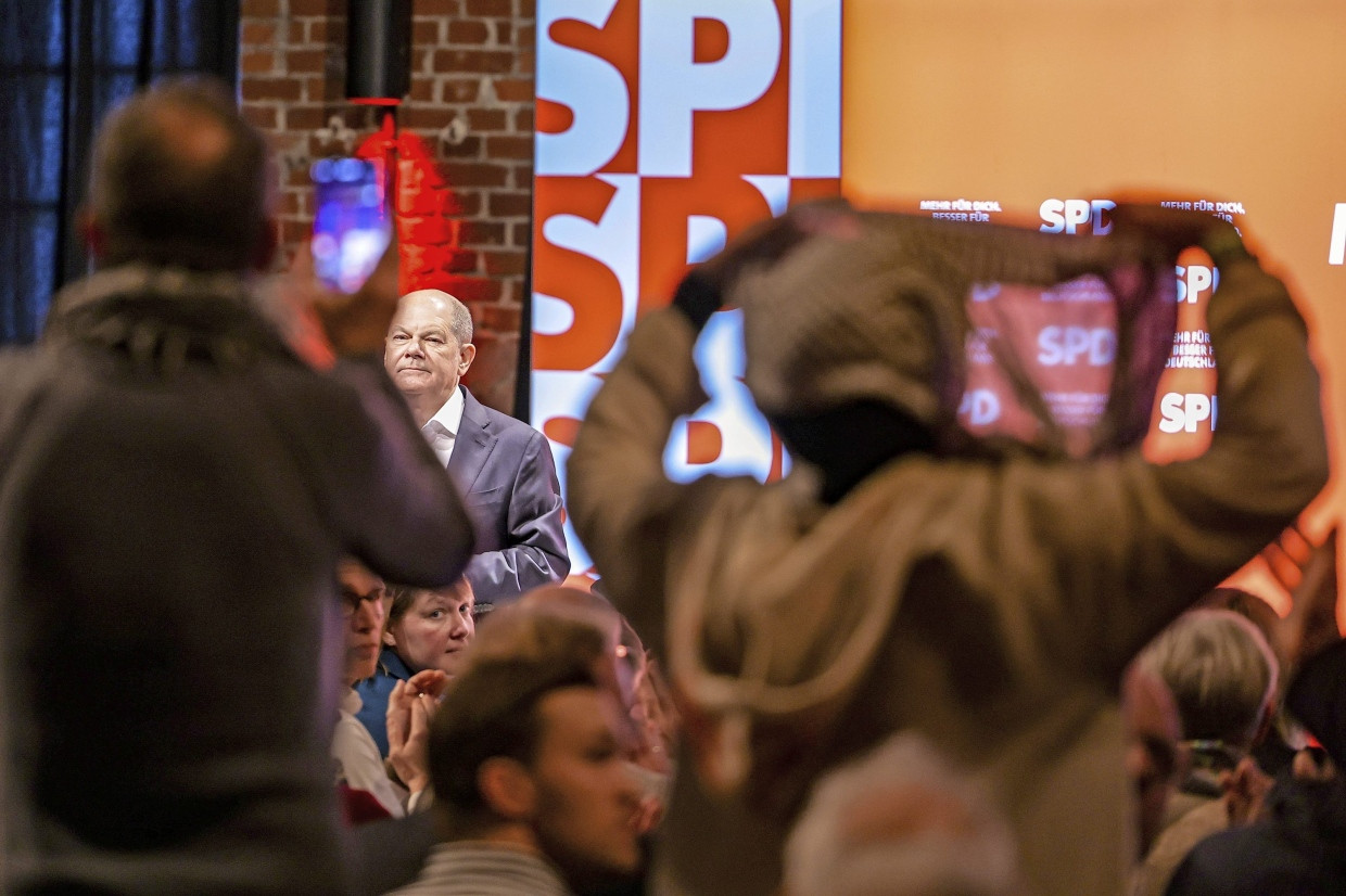 Am 13. Januar in Bielefeld:
  Scholz’ Rede wird  von propalästinensischen  Demonstranten gestört.