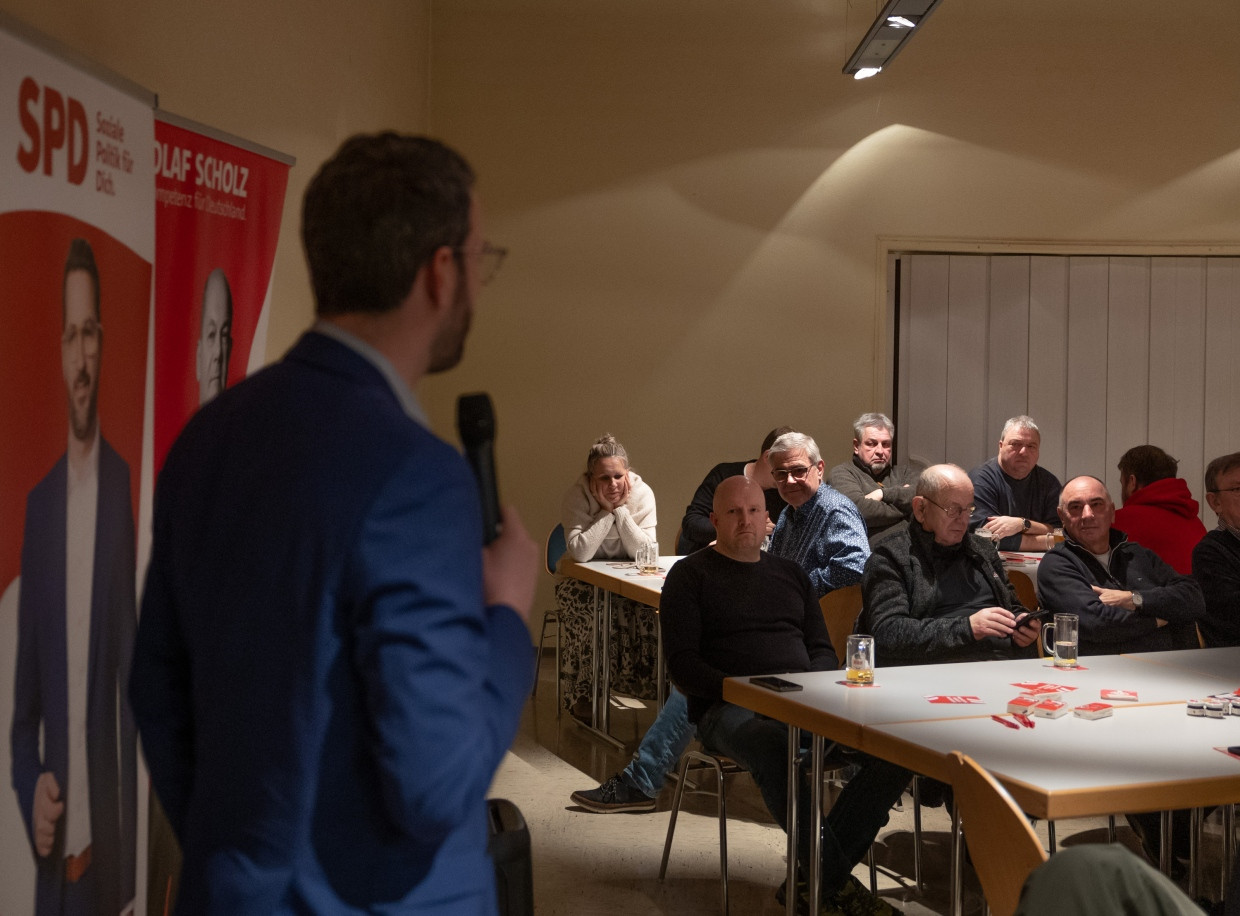 Vor dem Schlachteessen: Rottwilm hält eine Rede beim SPD-Ortsverbands Gudensberg.