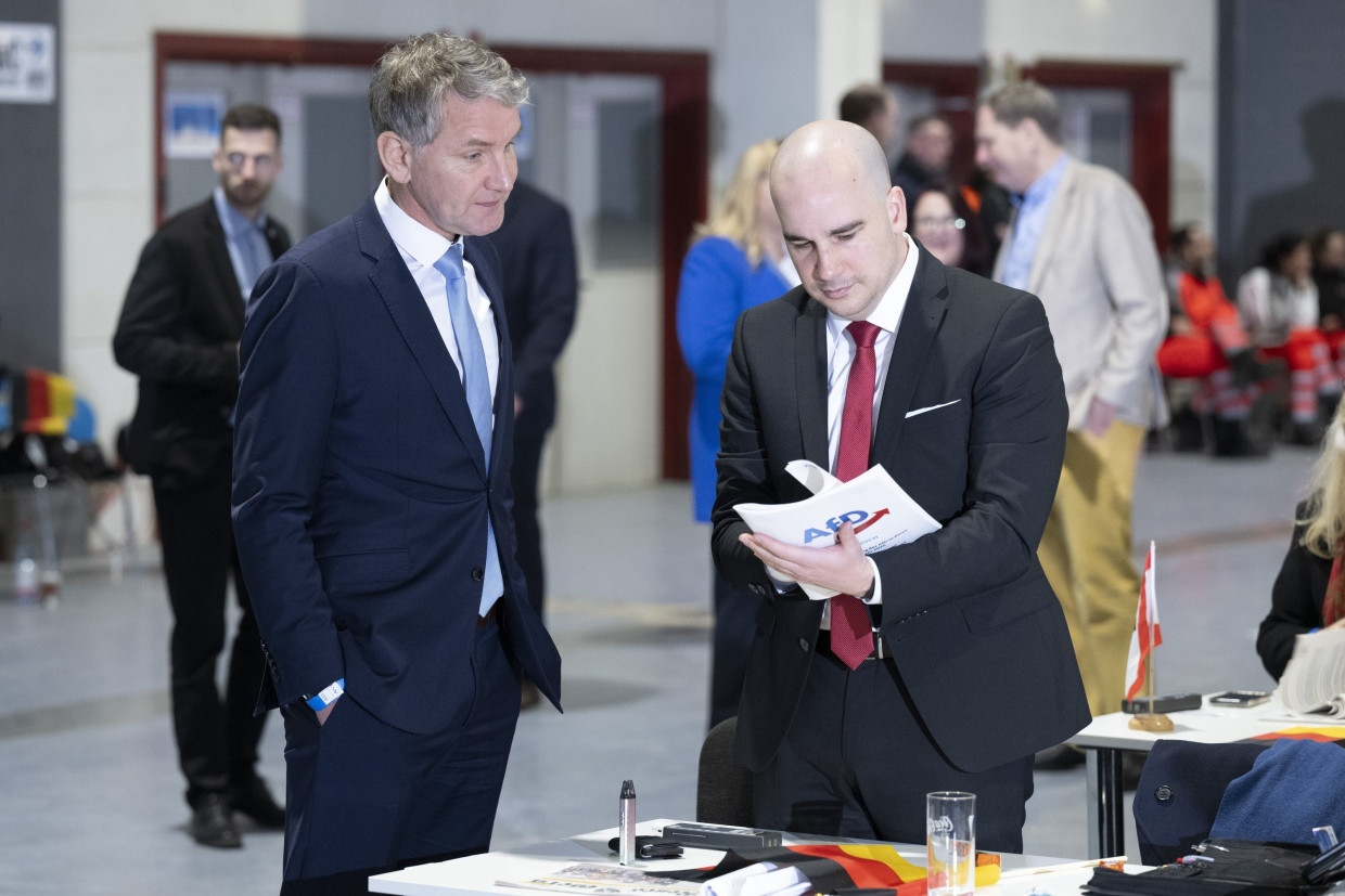 Björn Höcke und Robert Teske auf dem Parteitag der AfD in Riesa im Januar 2025