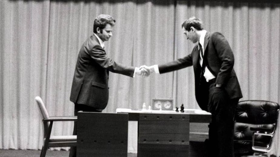 Boris Spasski (links) und Bobby Fischer: Bei der Weltmeisterschaft 1972 trafen sie aufeinander.