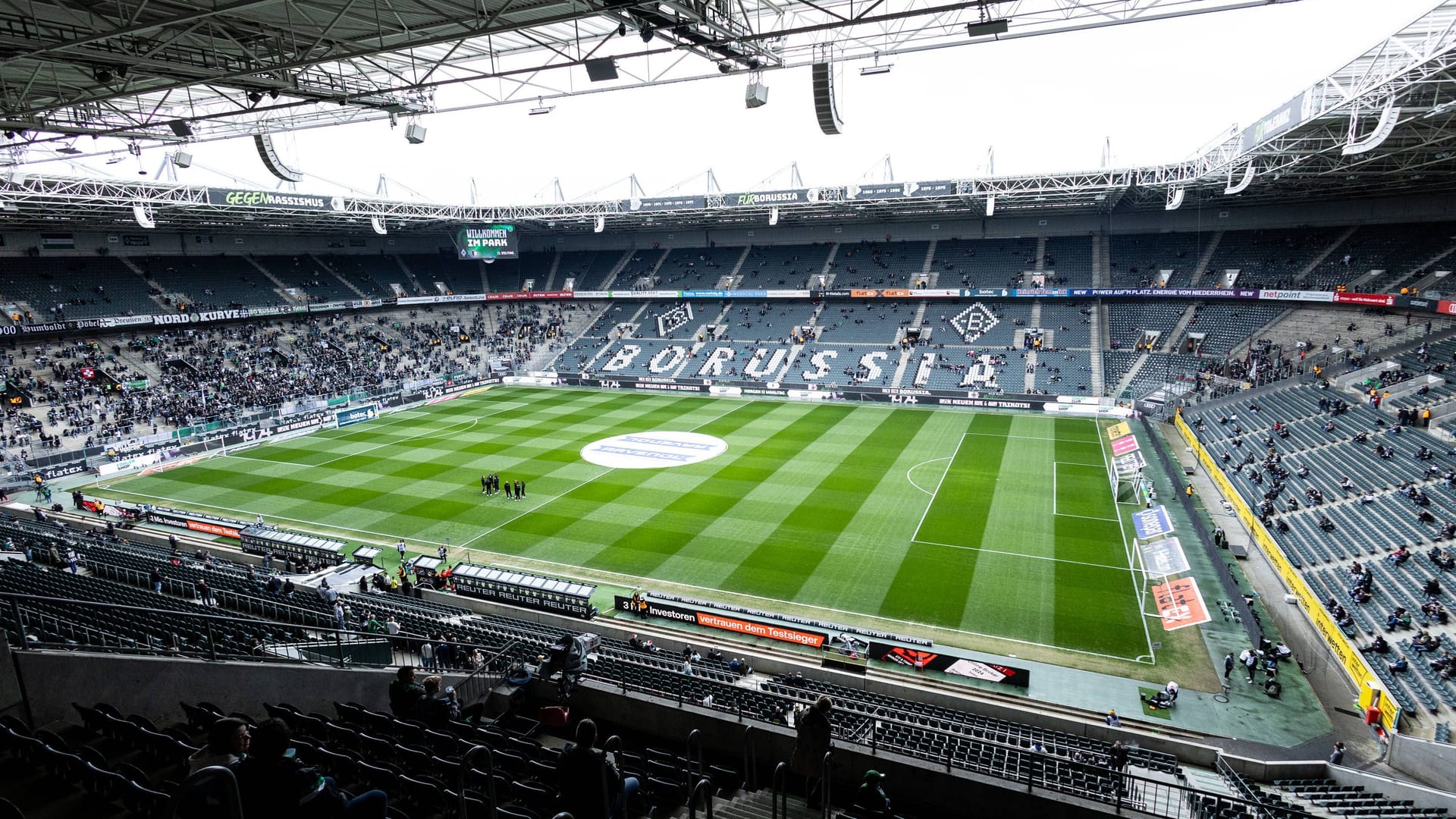 imago images Der Borussia-Park in Mönchengladbach: Hier findet das Bundesliga-Spiel gegen Augsburg statt. imago images Der Borussia-Park in Mönchengladbach: Hier findet das Bundesliga-Spiel gegen Augsburg statt.