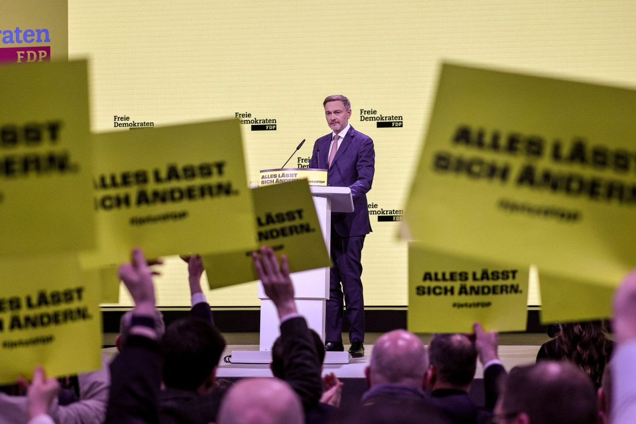 Er bekam minutenlangen Applaus: Lindner am Sonntag bei seiner Rede Er bekam minutenlangen Applaus: Lindner am Sonntag bei seiner Rede