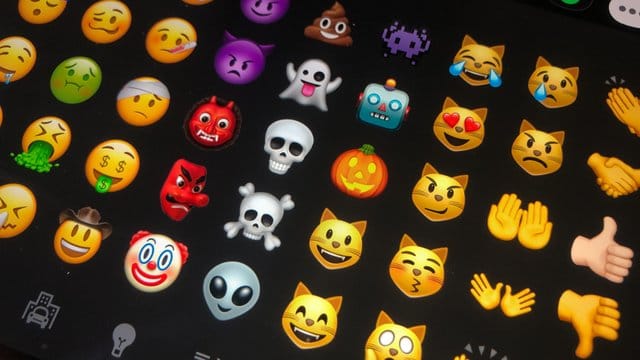 Aus mittlerweile über 3000 verschiedenen Emojis lässt sich für fast jeden Anlass das richtige Emoji finden. Aus mittlerweile über 3000 verschiedenen Emojis lässt sich für fast jeden Anlass das richtige Emoji finden.