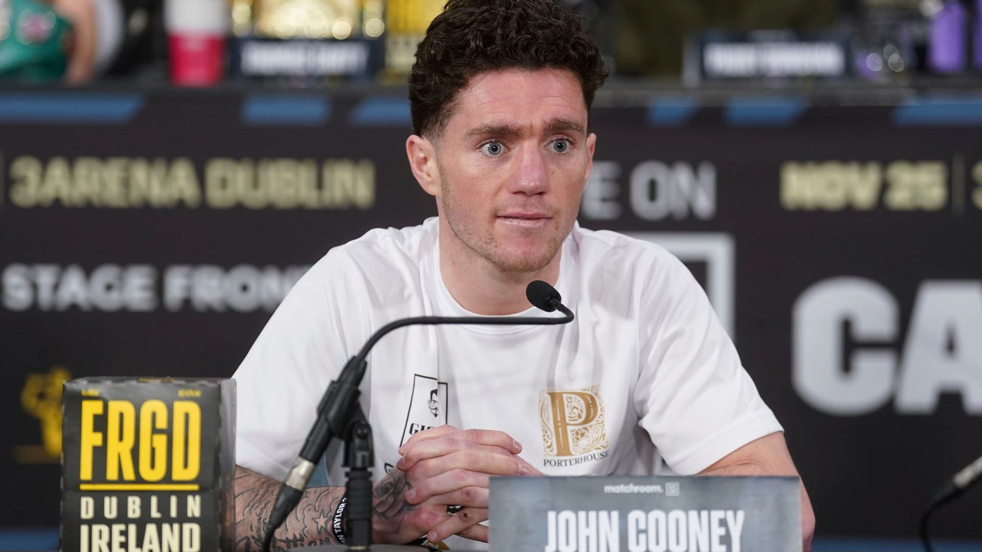 John Cooney bei einer Pressekonferenz (Archivbild). Der irische Boxer starb eine Woche nach seiner Niederlage.