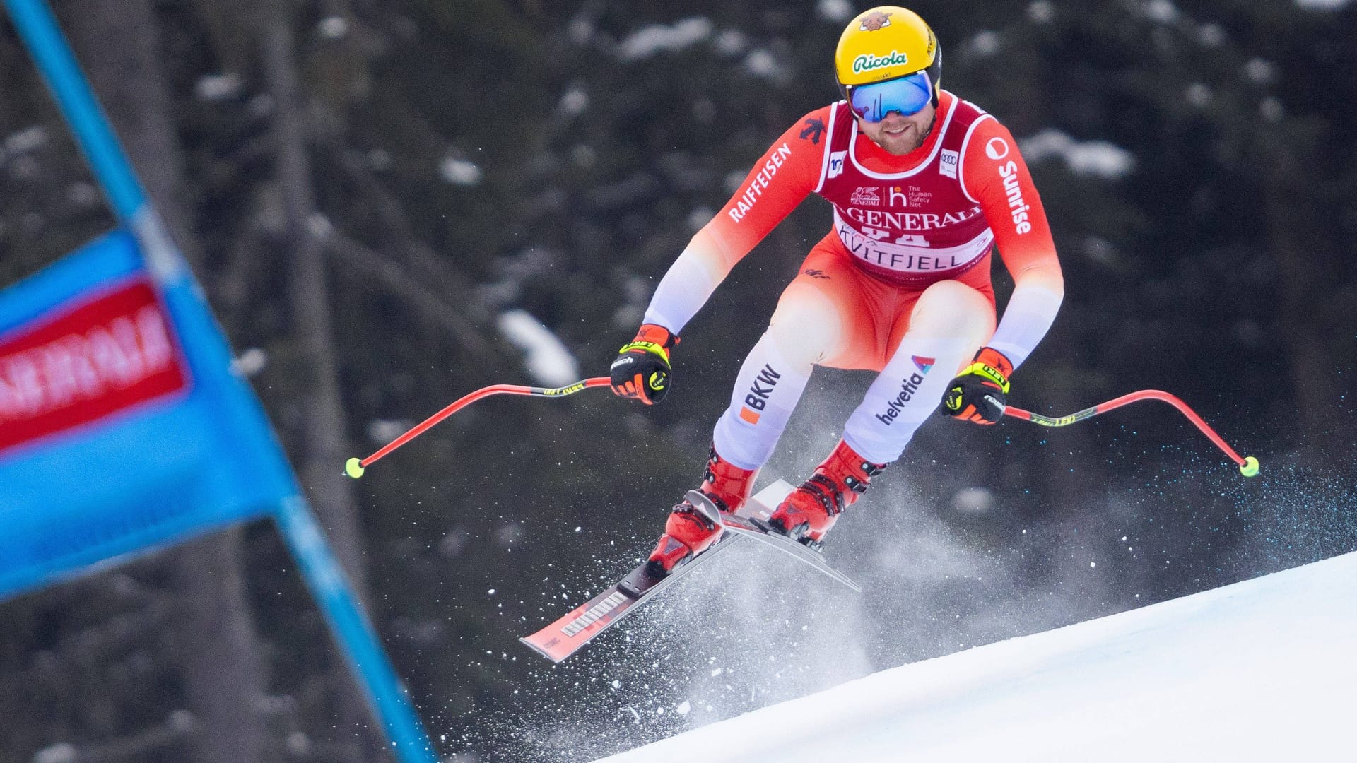 Niels Hintermann bei einem alpinen Skirennen: Der Schweizer litt seit Herbst an Lymphdrüsenkrebs.