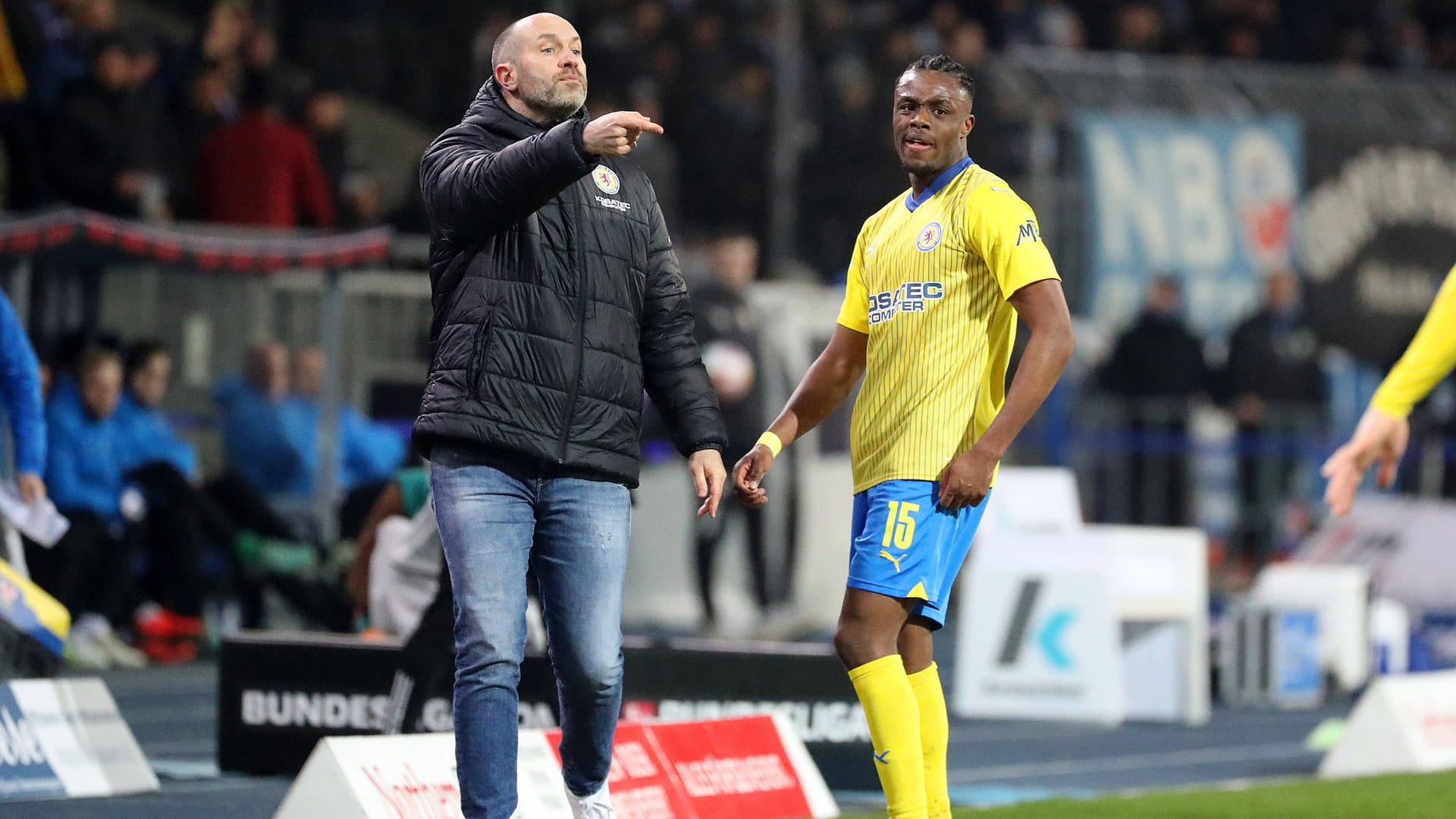 Cheftrainer Daniel Scherning (l.) und Anderson Lucoqui: Der Linksverteidiger verlässt Eintracht Braunschweig nach einem enttäuschenden Jahr.