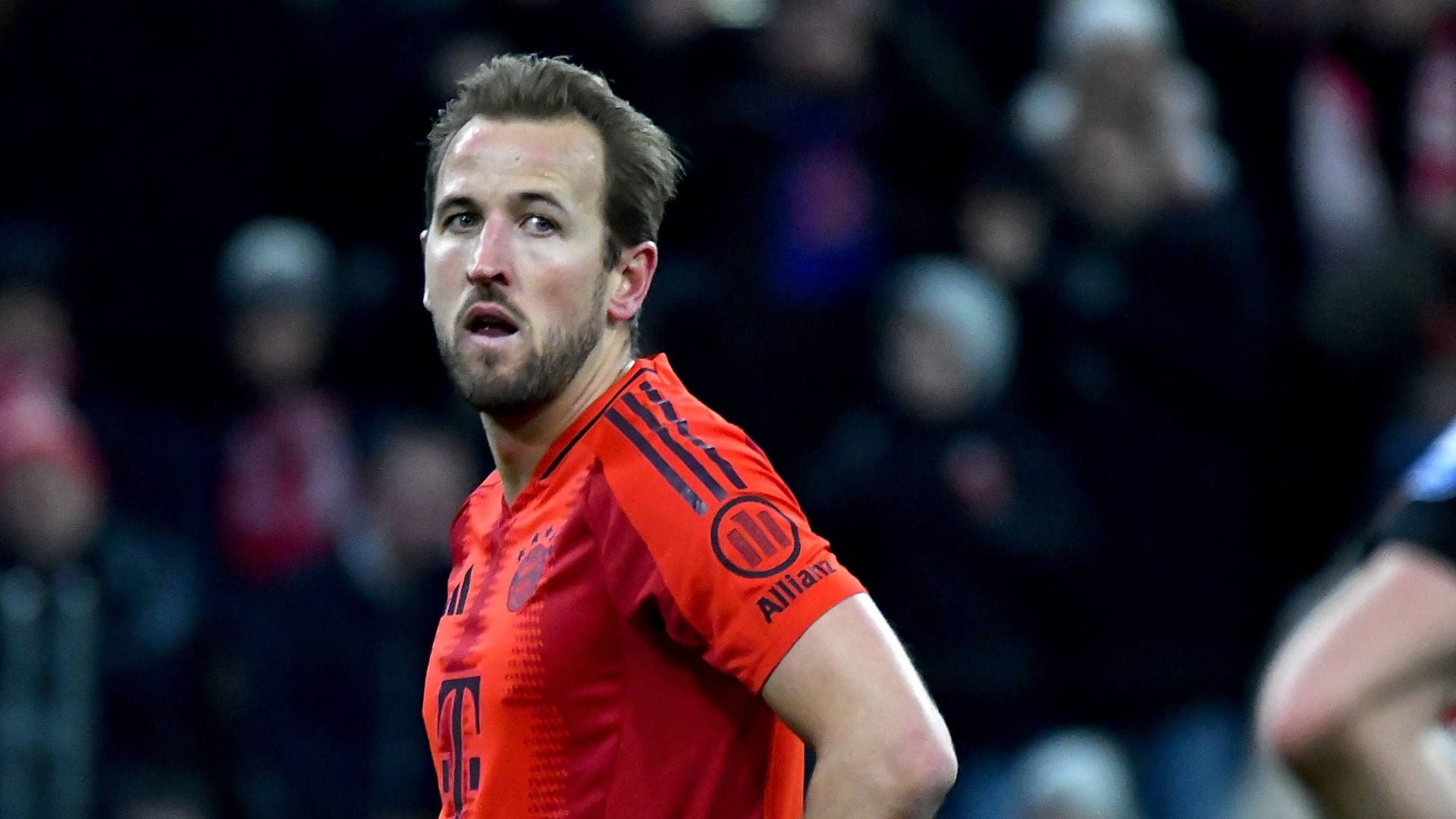 Harry Kane im aktuellen Heimtrikot: In der kommenden Saison könnte es anders aussehen.