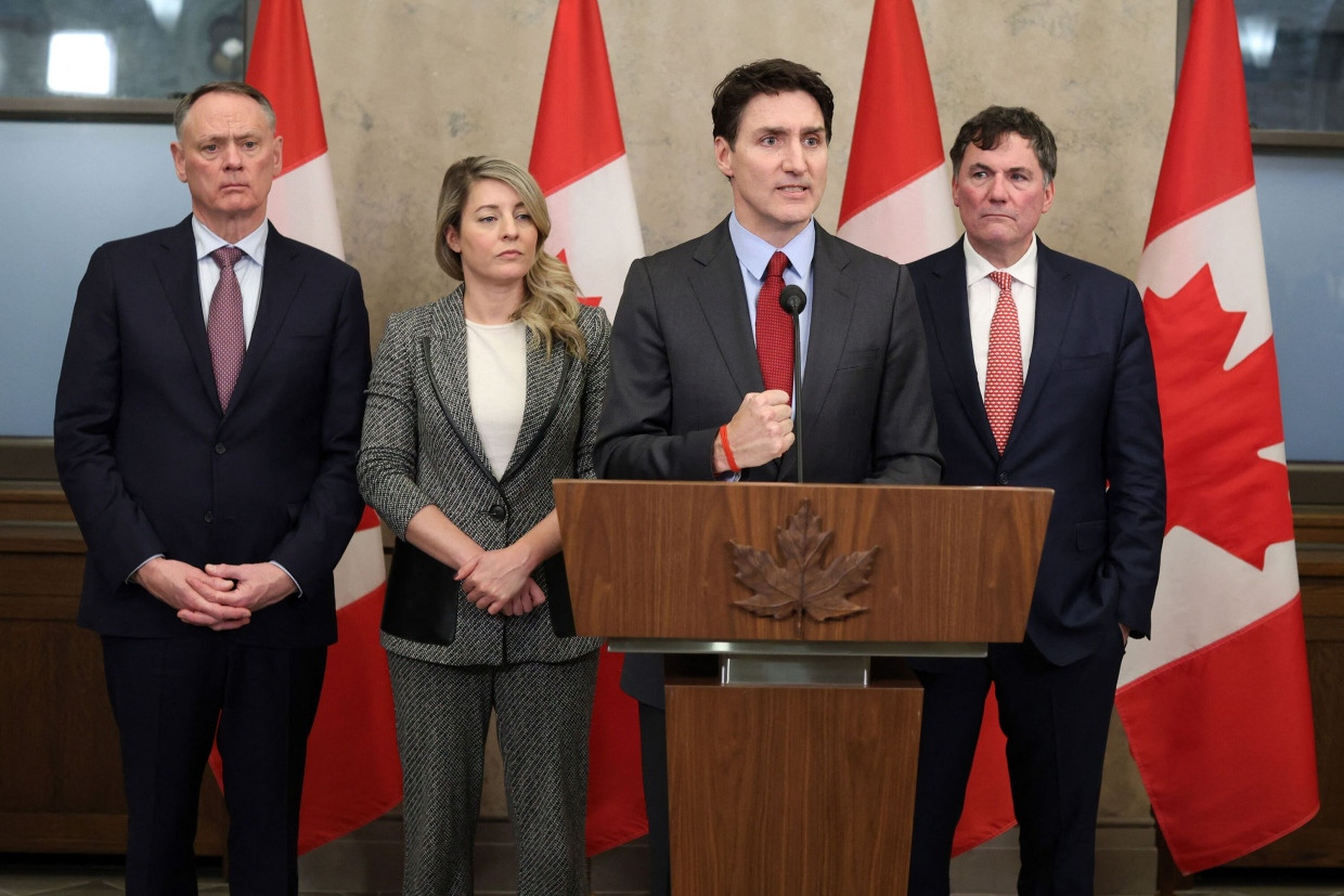 Der kanadische Premierminister Trudeau (am Pult) wendet sich direkt an das amerikanische Volk.