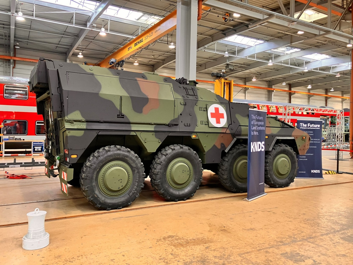 Ein Panzerfahrzeug im Alstom-Werk in Görlitz. Bisher werden in der Waggonhalle noch Doppelstockwagen gebaut.