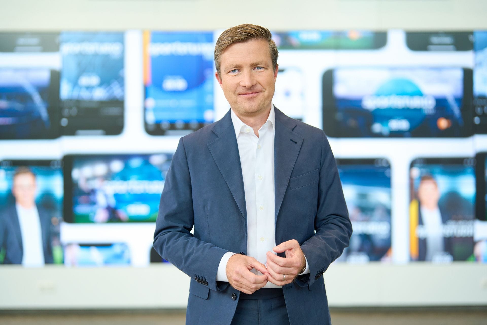 Stefan Leifert: Der ZDF-Journalist vor der Senderschaltzentrale.