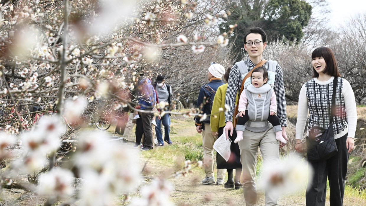 Familienglück: Im traditionellen  und noch immer weit verbreiteten  japanischen Gesellschaftsbild ist alleine die Frau für die Kinder zuständig.