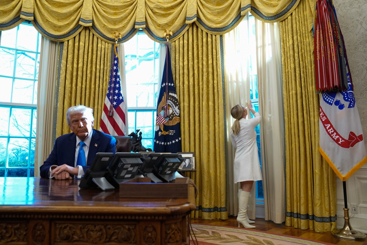 Trump und Leavitt im Februar im Oval Office