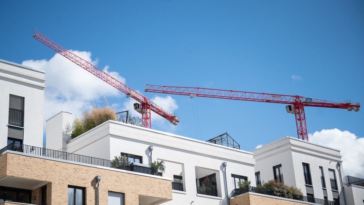 Gefragte Wohnungen: Immobilienkäufer müssen auch auf die Nebenkosten wie Maklergebühren achten.