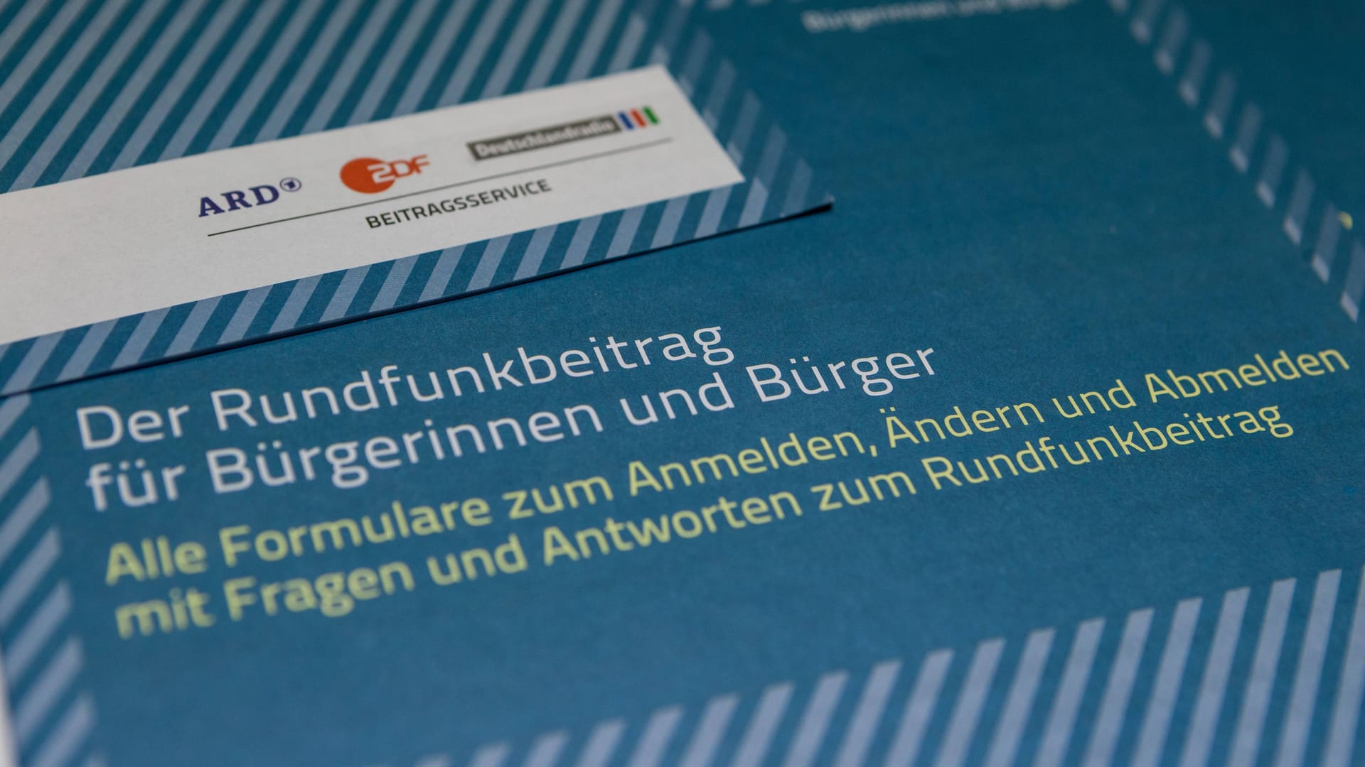 Der Rundfunkbeitrag: Bürger müssen die Gebühr an den Beitragsservice des öffentlich-rechtlichen Rundfunks zahlen.