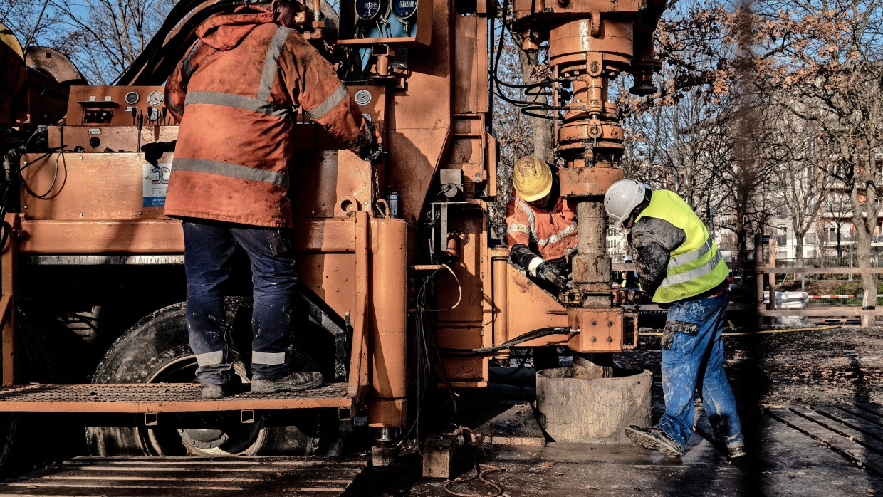 Probebohrungen: Oberflächennahe Geothermie reicht bis in eine Tiefe von bis zu 400 Metern – mit der Wärme in der Erde lassen sich auch Häuser heizen.