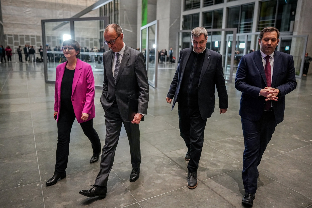 Saskia Esken, Friedrich Merz, Markus Söder und Lars Klingbeil am 4. März in Berlin