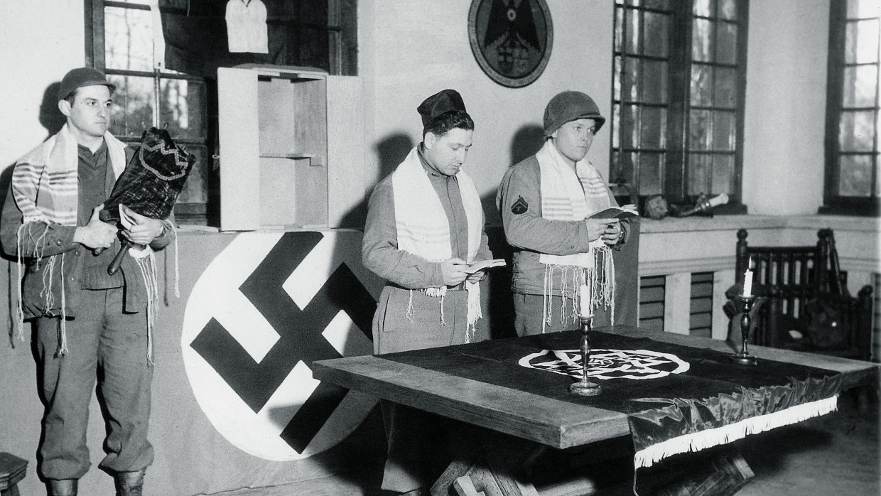 Aus Anlass des Purim-Fests feierte Kaplan Manuel Poliakoff im März 1945 mit einem jüdischen Gottesdienst den Triumph des Guten über das Böse – in Goebbels’ Gästehaus.