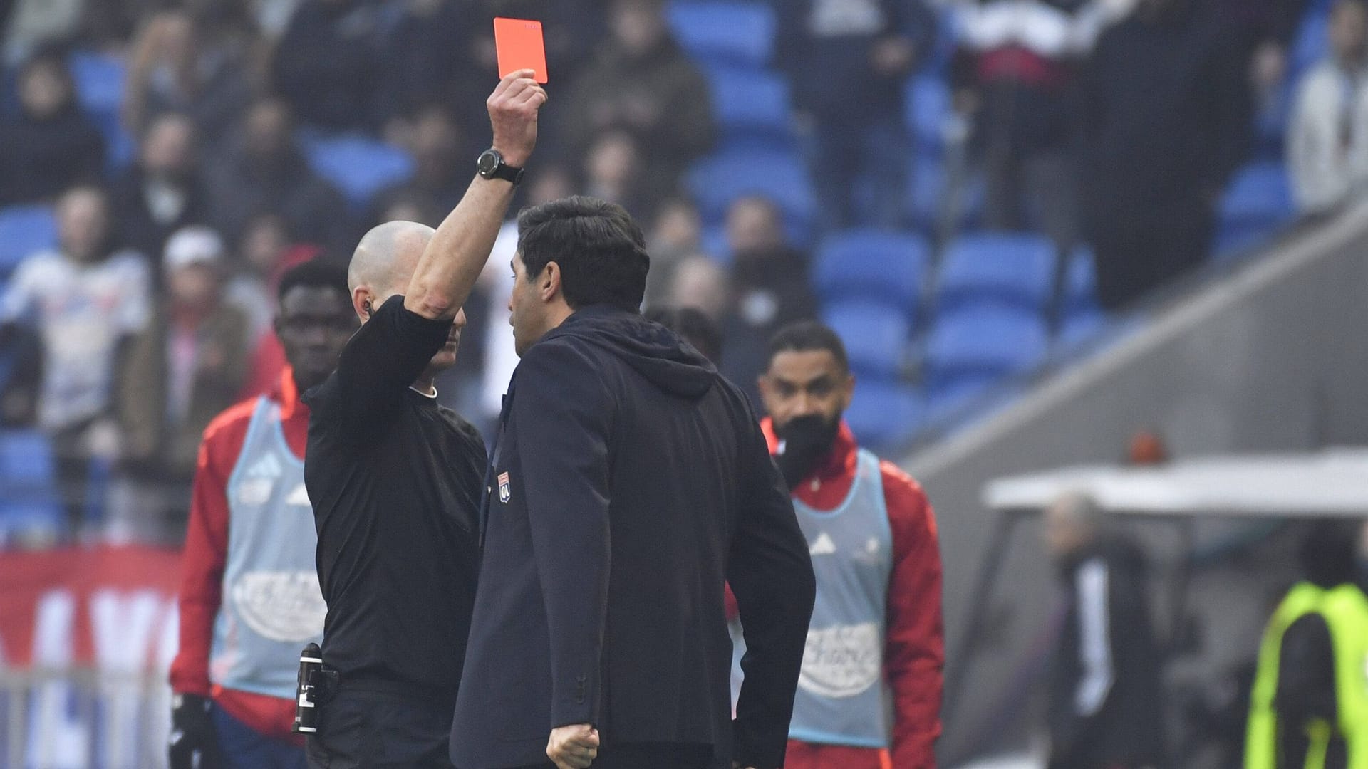 Paulo Fonseca (r.): Hier sah der Lyon-Trainer am Wochenende die Rote Karte.