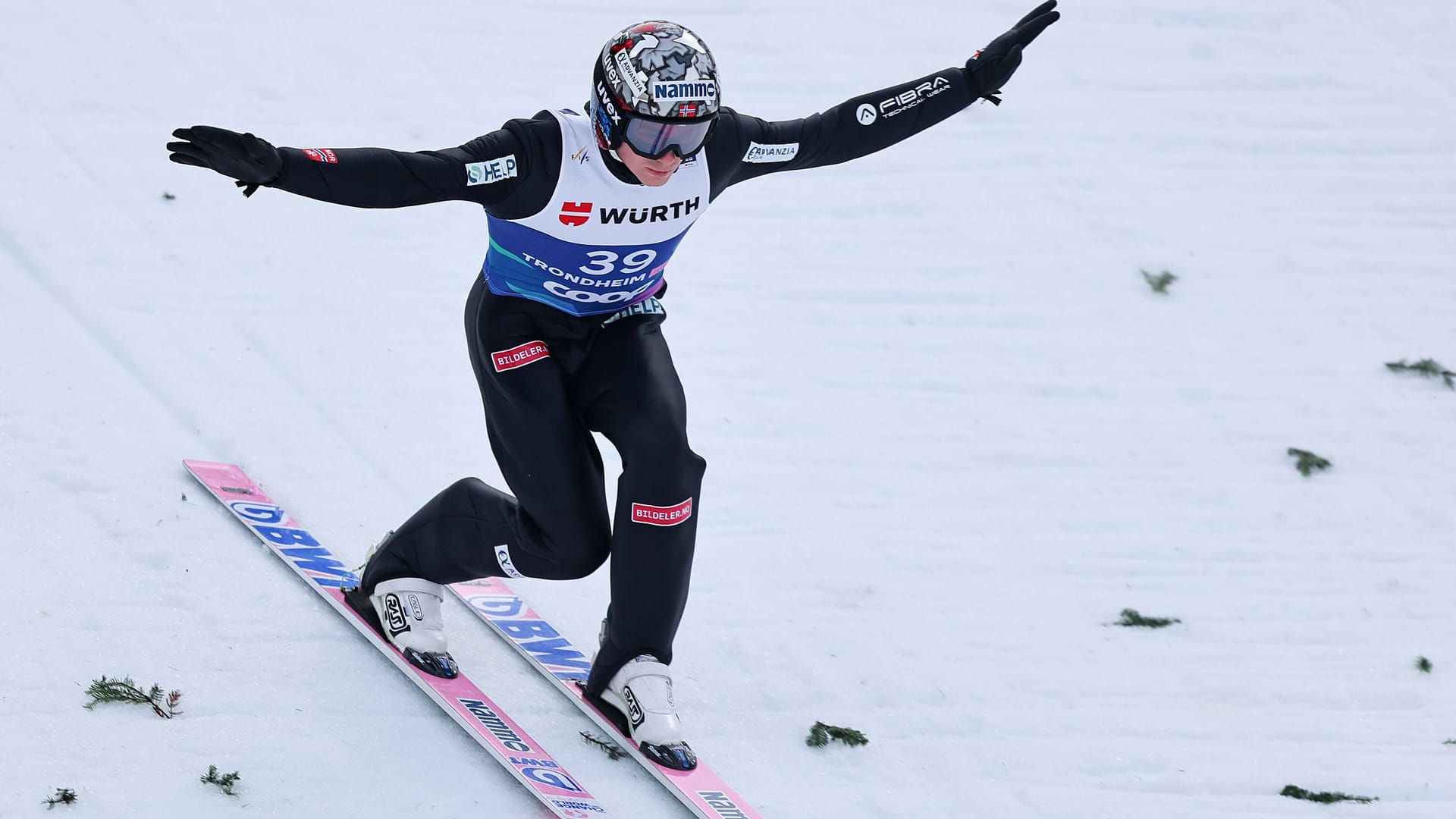 Marius Lindvik: Der Norweger holte WM-Gold von der Normalschanze, seine Silbermedaille von der Großschanze bekam er wegen der Anzugmanipulation aberkannt.