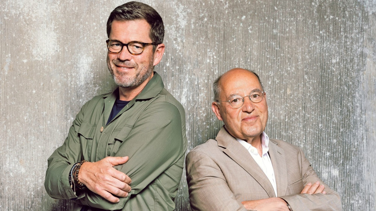 Ein früherer Verteidigungsminister mit dem künftigen Alterspräsidenten des Bundestags: Karl-Theodor zu Guttenberg und Gregor Gysi haben einen gemeinsamen Podcast.