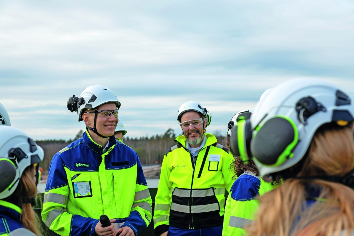 Fortum-Manager Teemu Nieminen (links vorne)