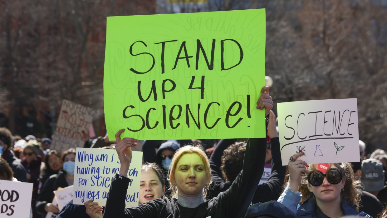 Steh auf für die Wissenschaft: In über 30 Städten wurde am Freitag demonstriert, hier am Washington Square Park in New York.