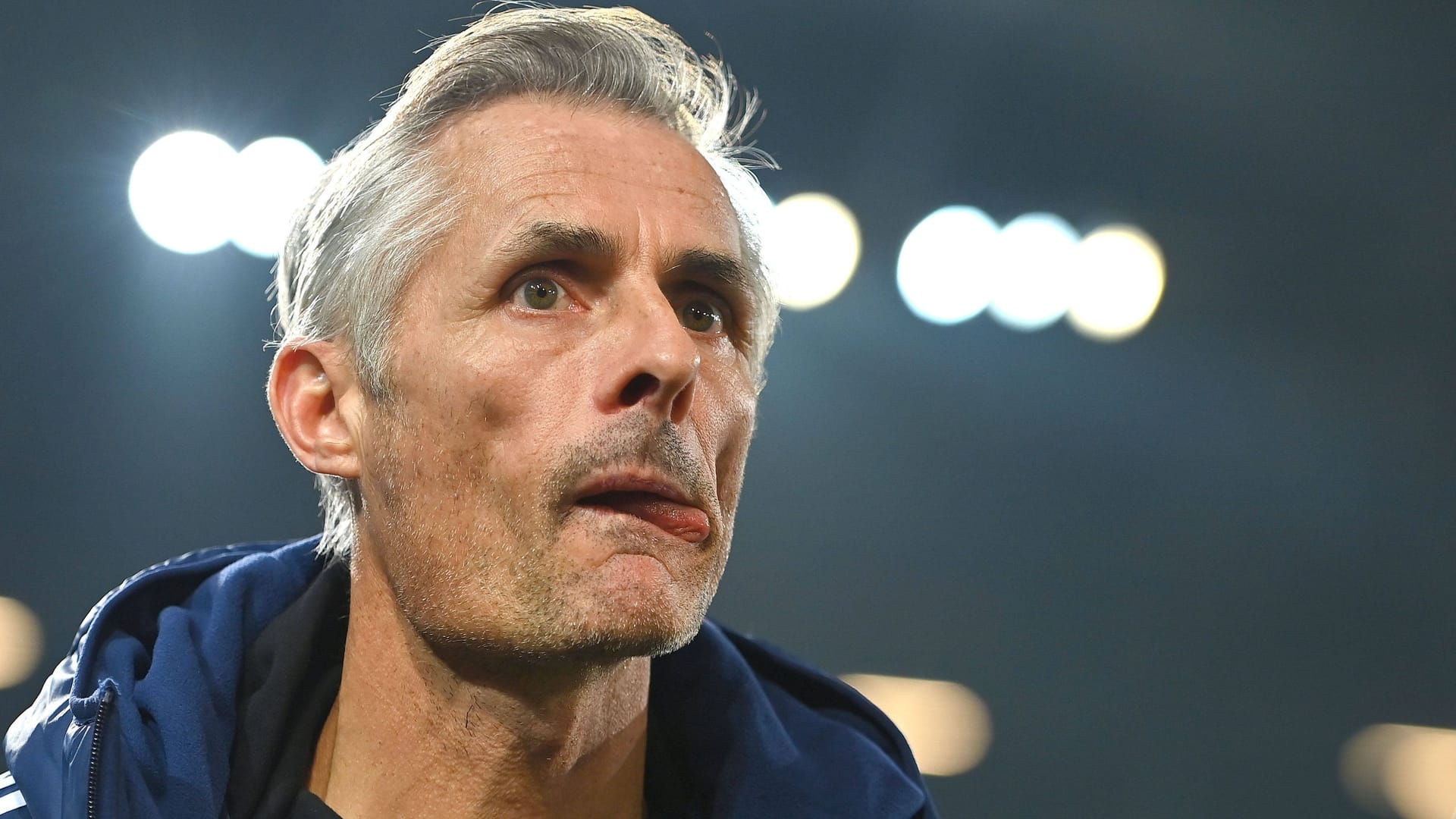 Kees van Wonderen: Der Schalker Trainer steht nach nur drei Spielen in der Kritik. Kees van Wonderen: Der Schalker Trainer steht nach nur drei Spielen in der Kritik.