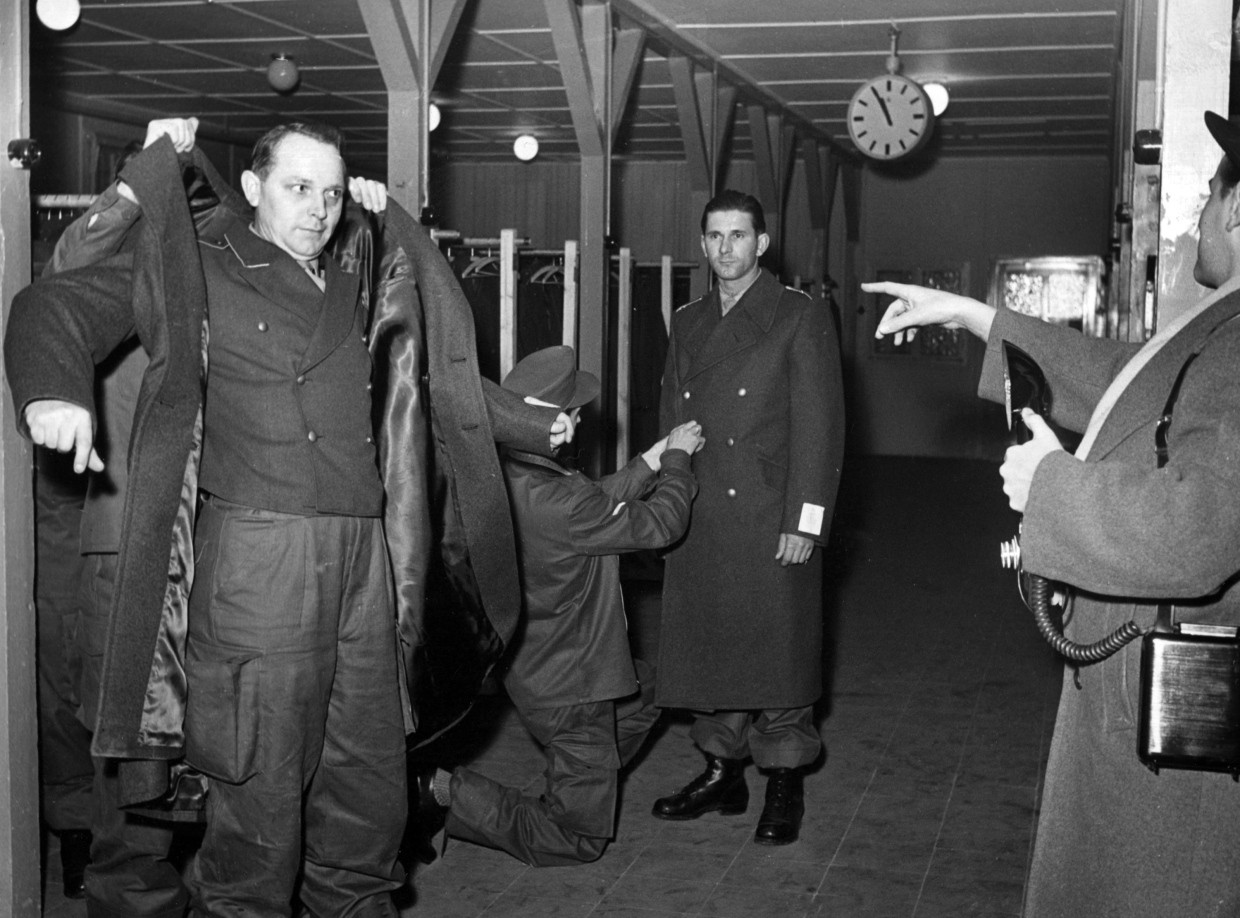 1955 erhielten die ersten Soldaten der frisch gegründeten Bundeswehr ihre Uniformen.